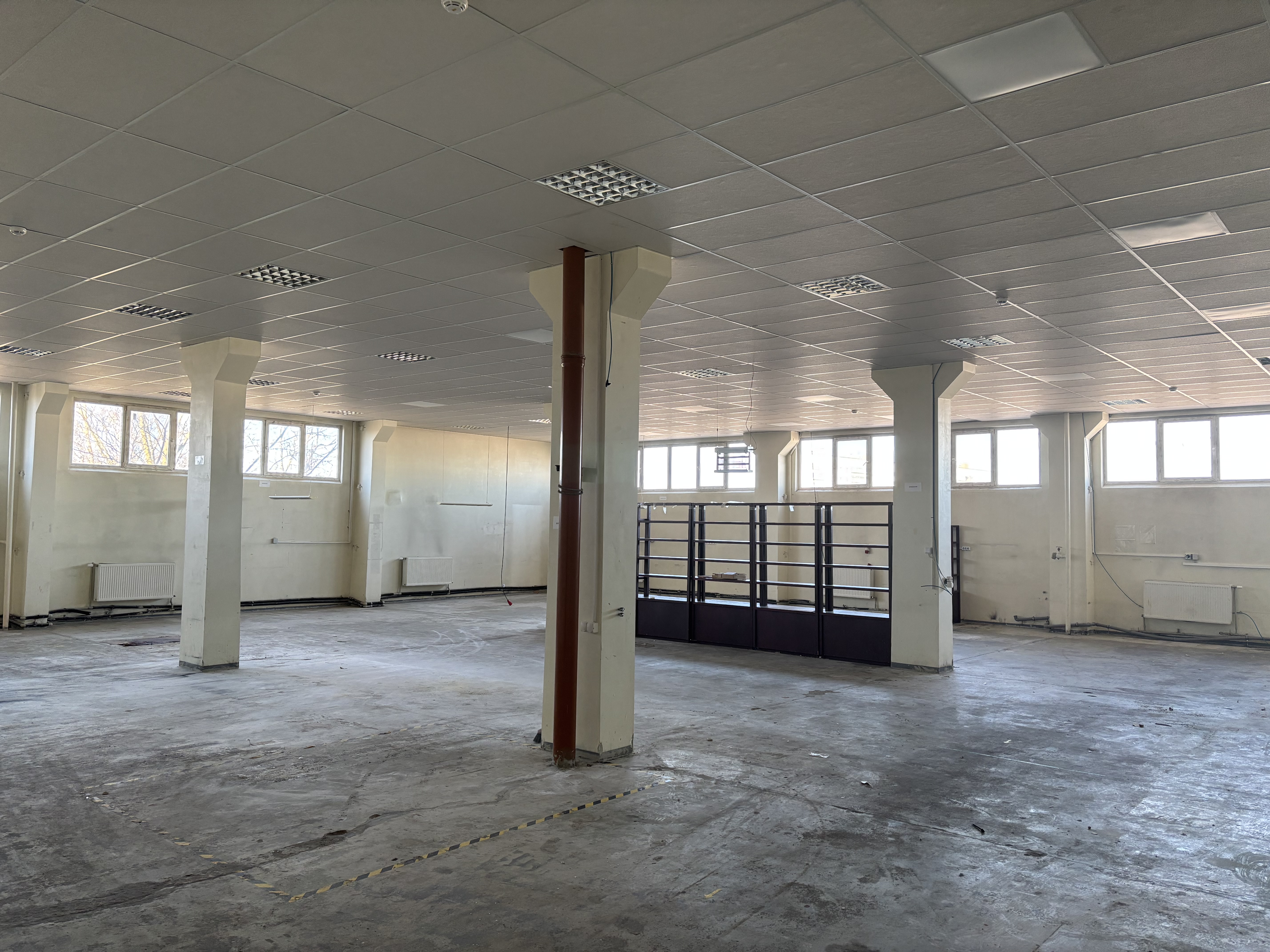 Iznomā noliktavu, Latgales iela - Attēls 1