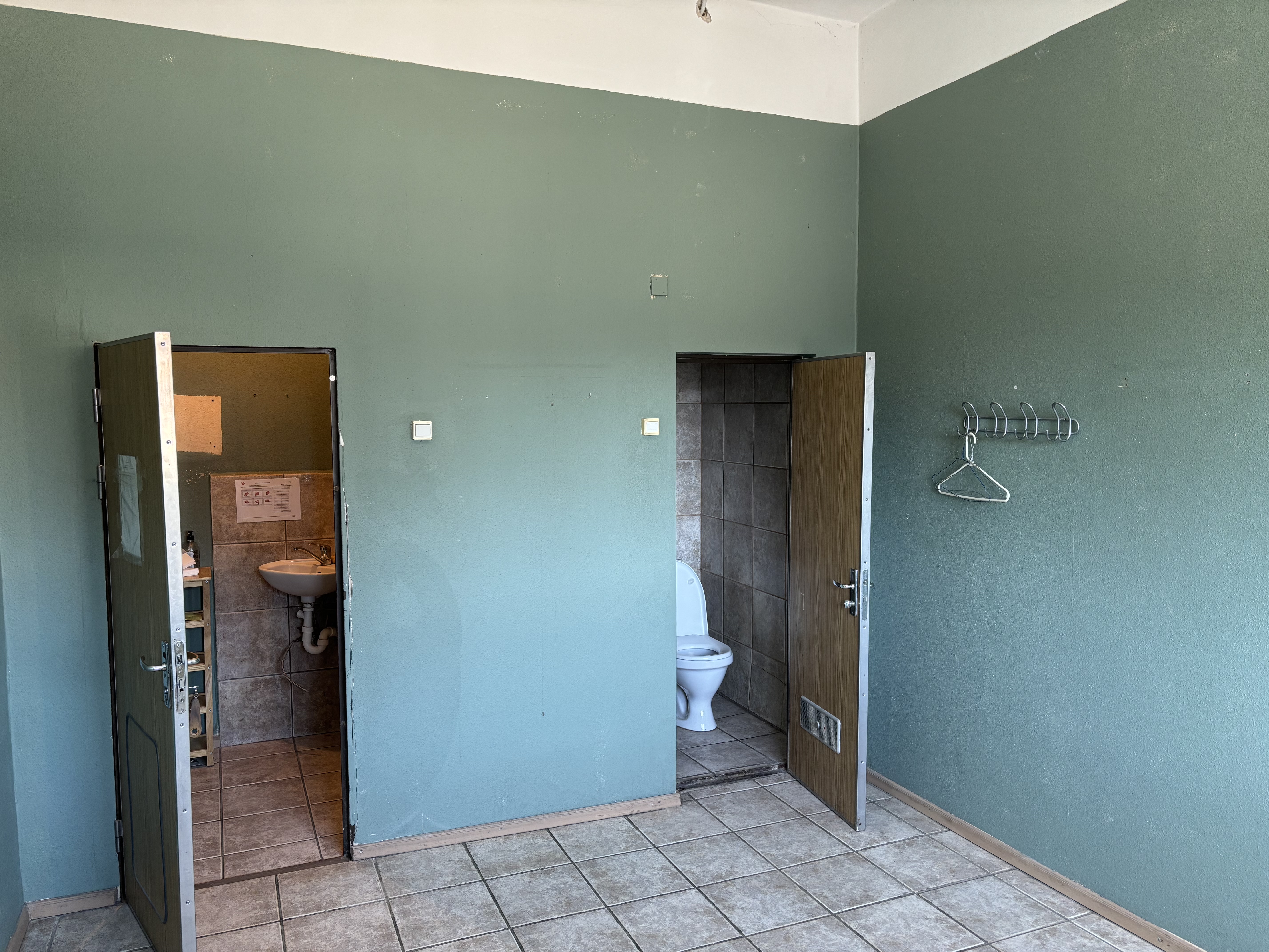 Iznomā noliktavu, Latgales iela - Attēls 1