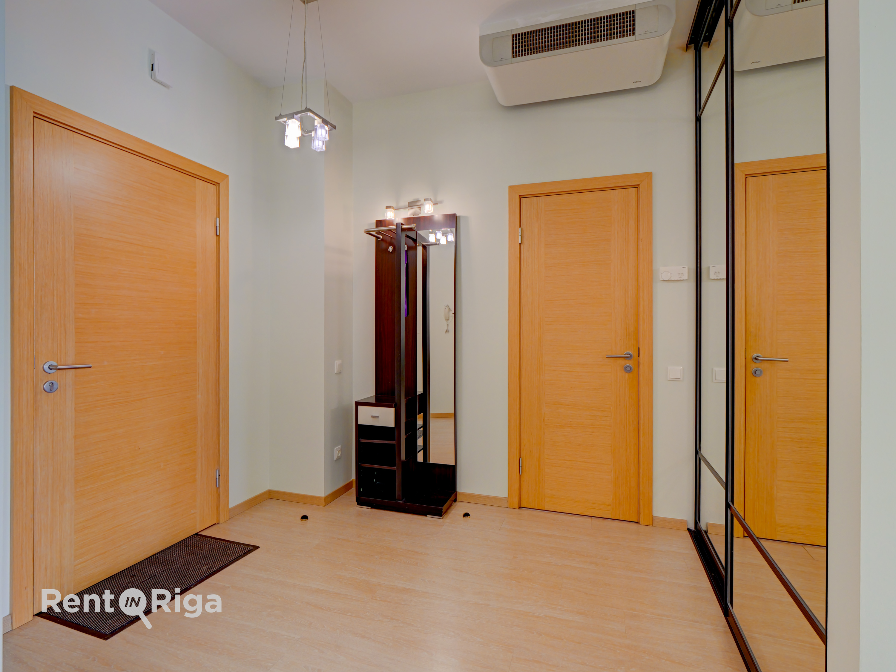 Izīrē dzīvokli, Republikas laukums iela 3 - Attēls 1