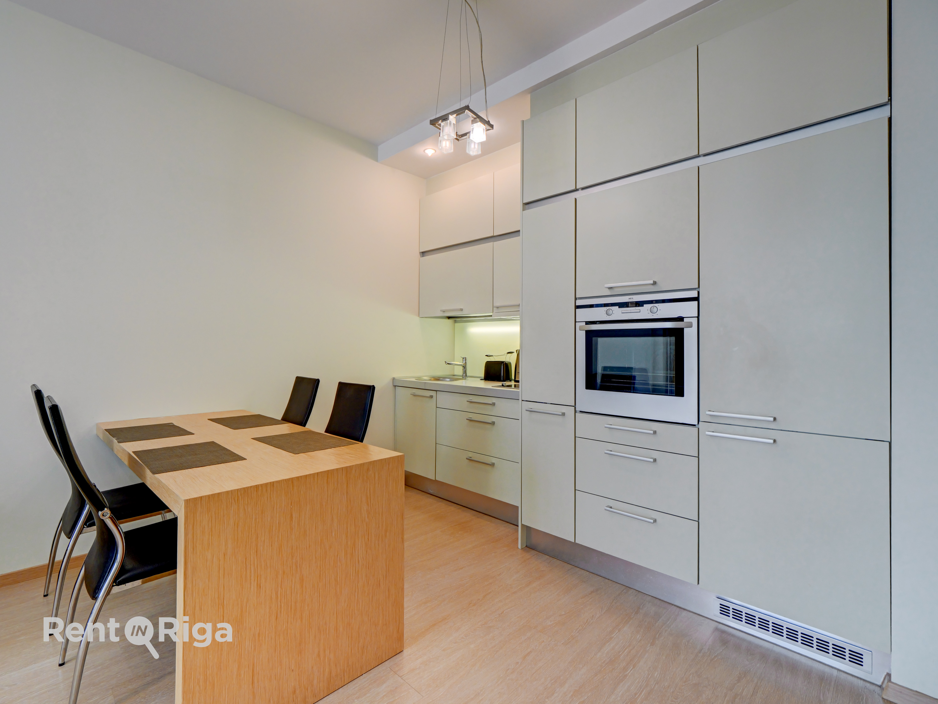 Izīrē dzīvokli, Republikas laukums iela 3 - Attēls 1