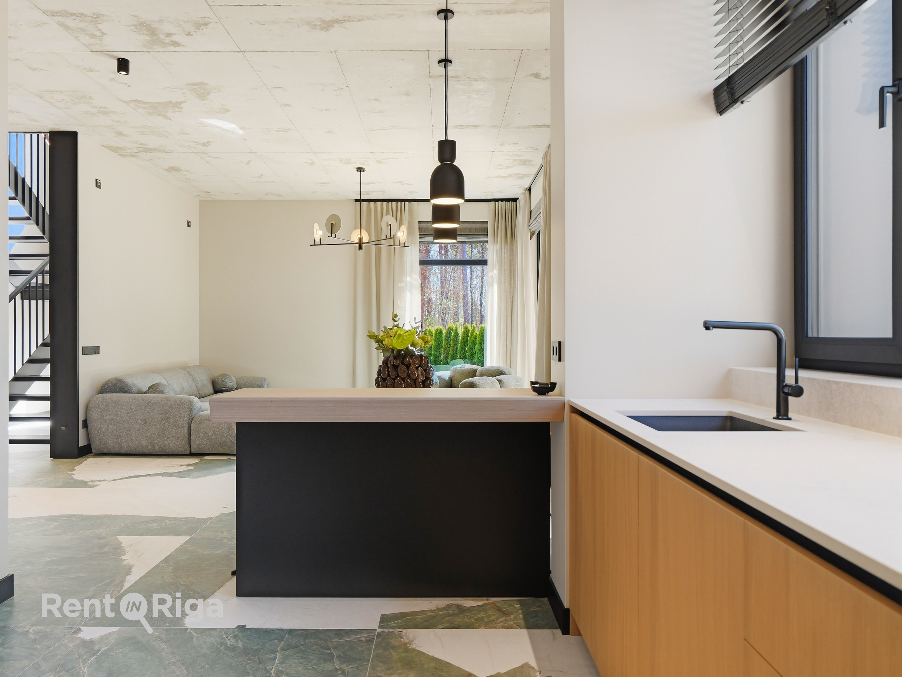 Izīrē māju, Vējavas iela - Attēls 1