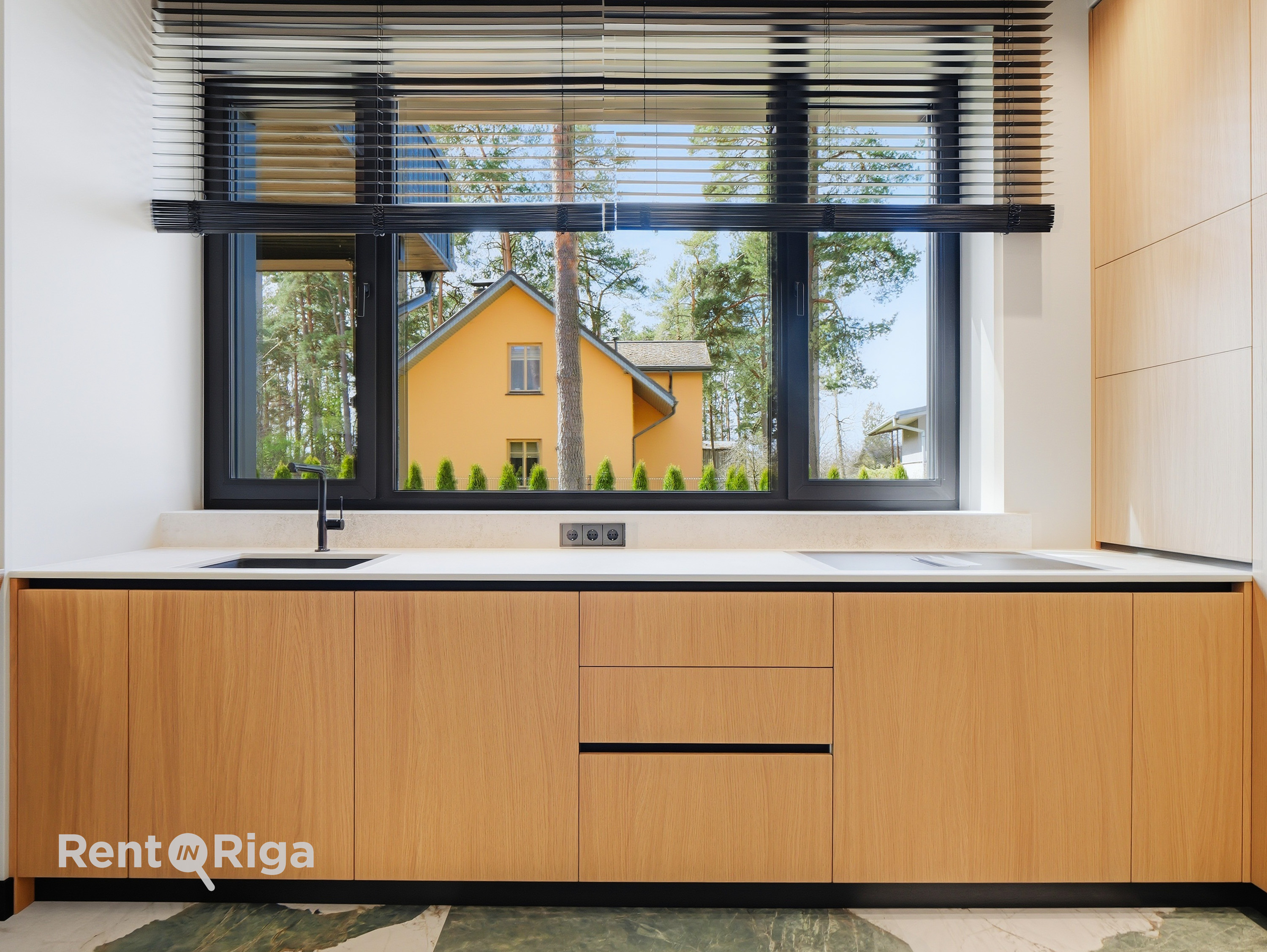 Izīrē māju, Vējavas iela - Attēls 1