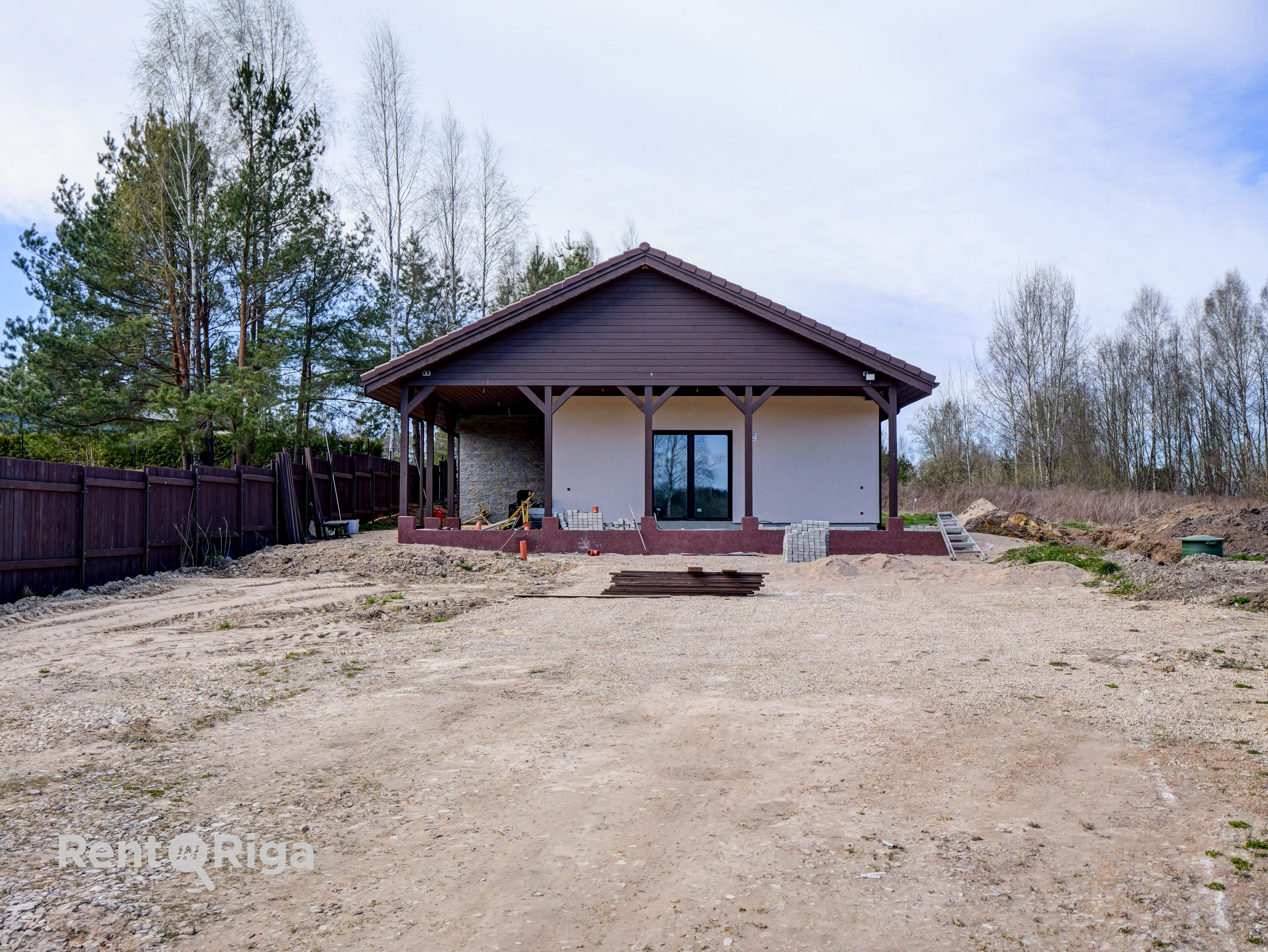 Izīrē māju, Jaunaustras iela - Attēls 1