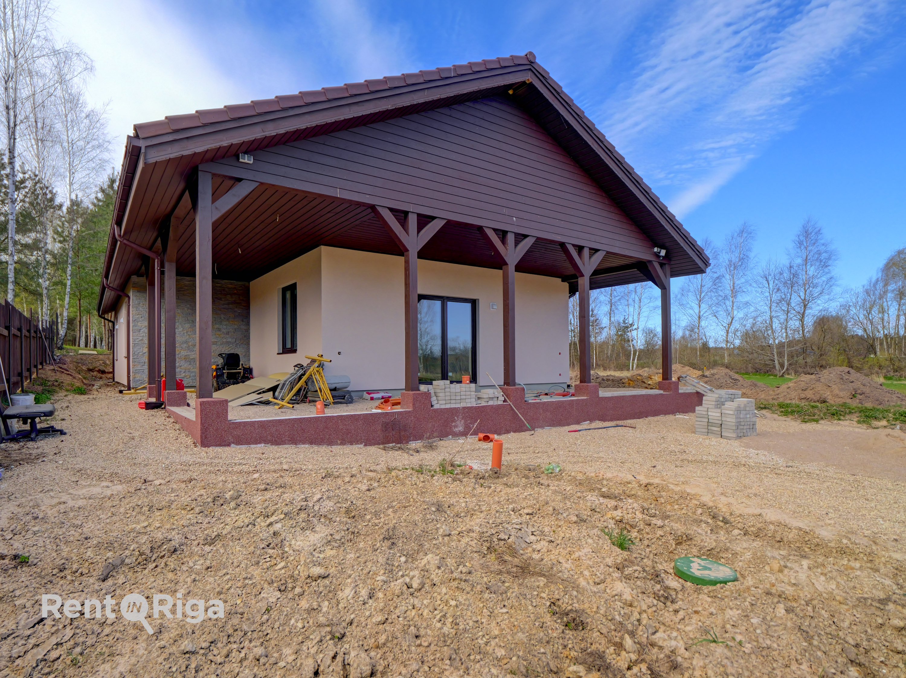 Izīrē māju, Jaunaustras iela - Attēls 1