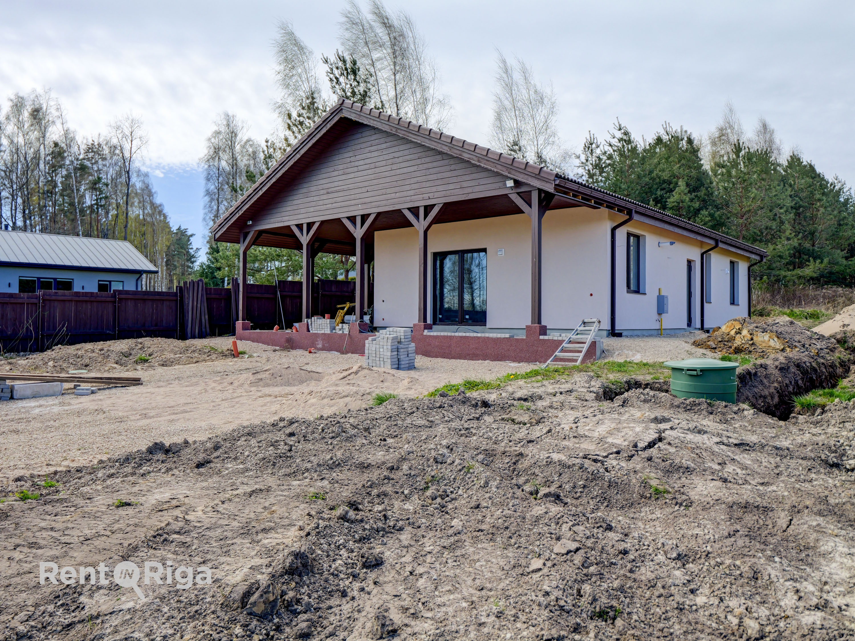 Izīrē māju, Jaunaustras iela - Attēls 1