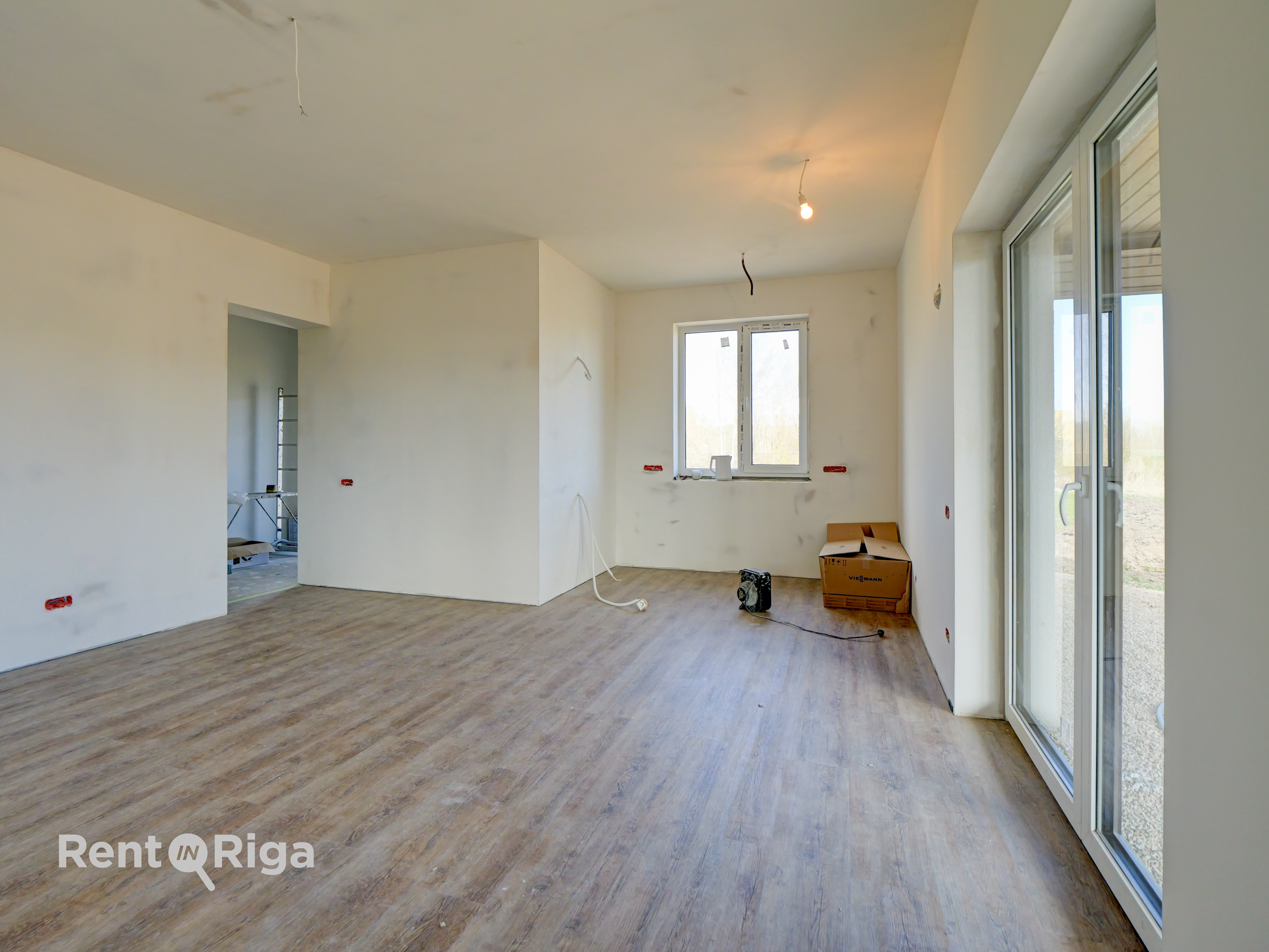 Izīrē māju, Jaunaustras iela - Attēls 1