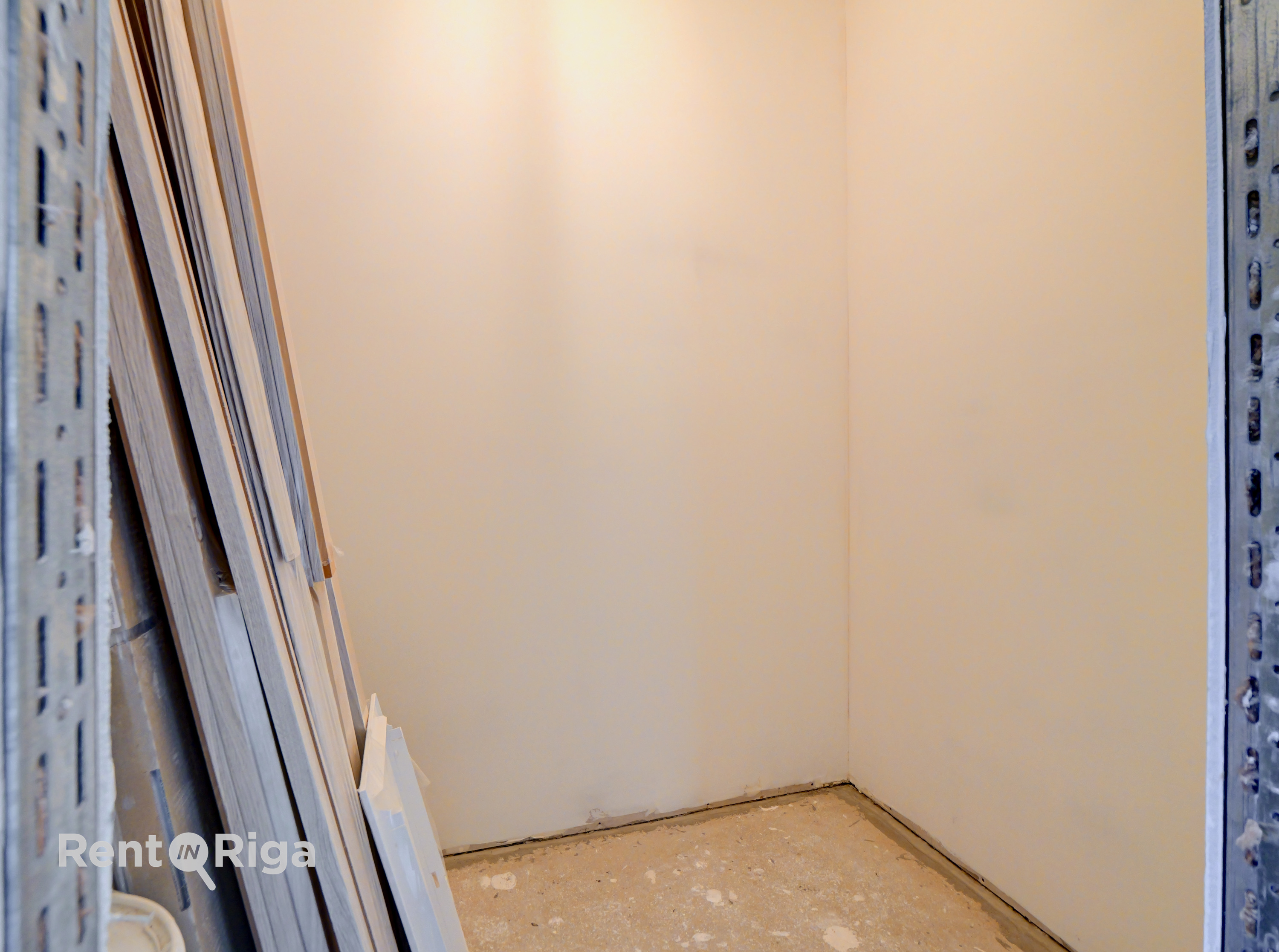 Izīrē māju, Jaunaustras iela - Attēls 1