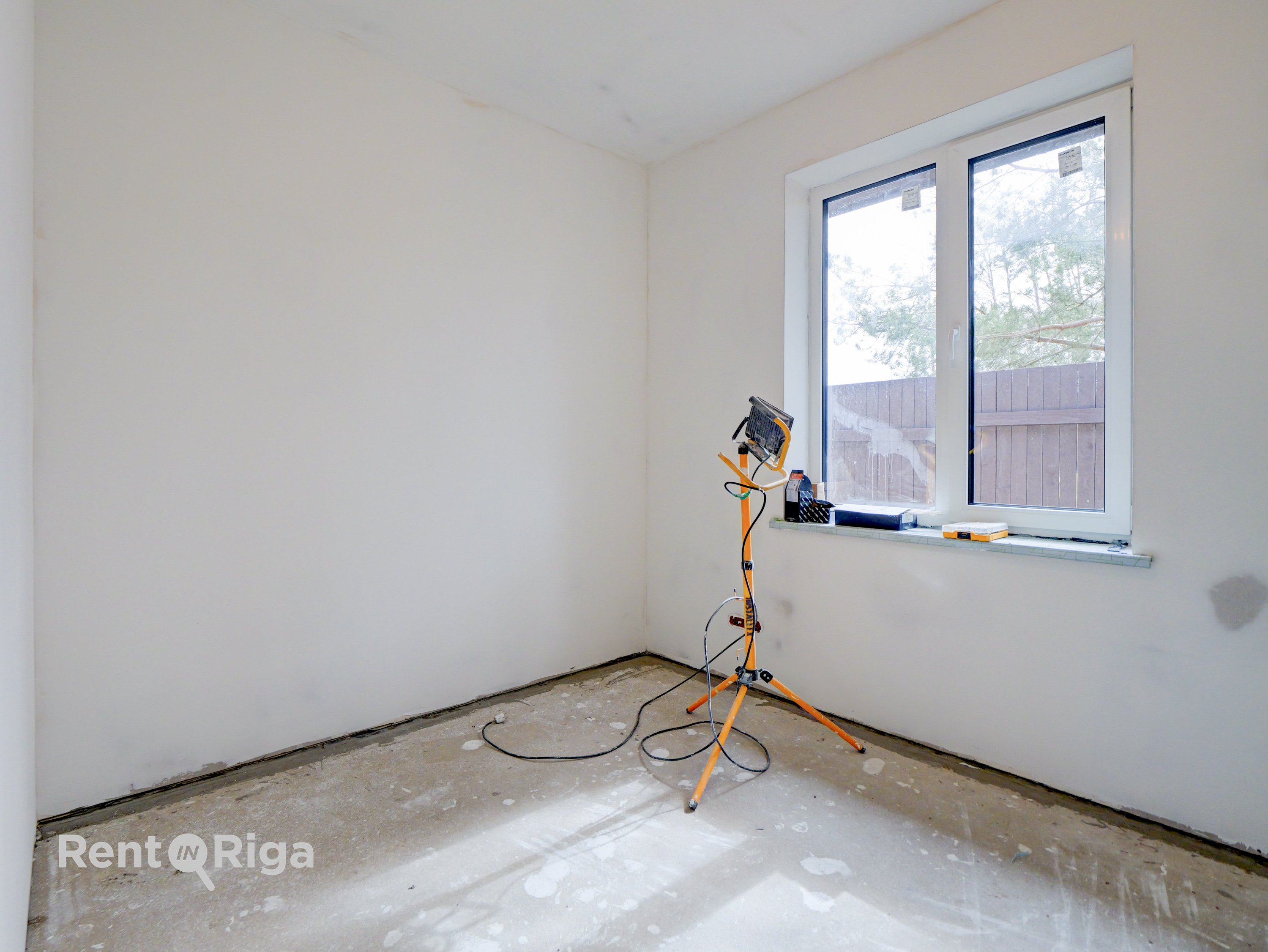 Izīrē māju, Jaunaustras iela - Attēls 1