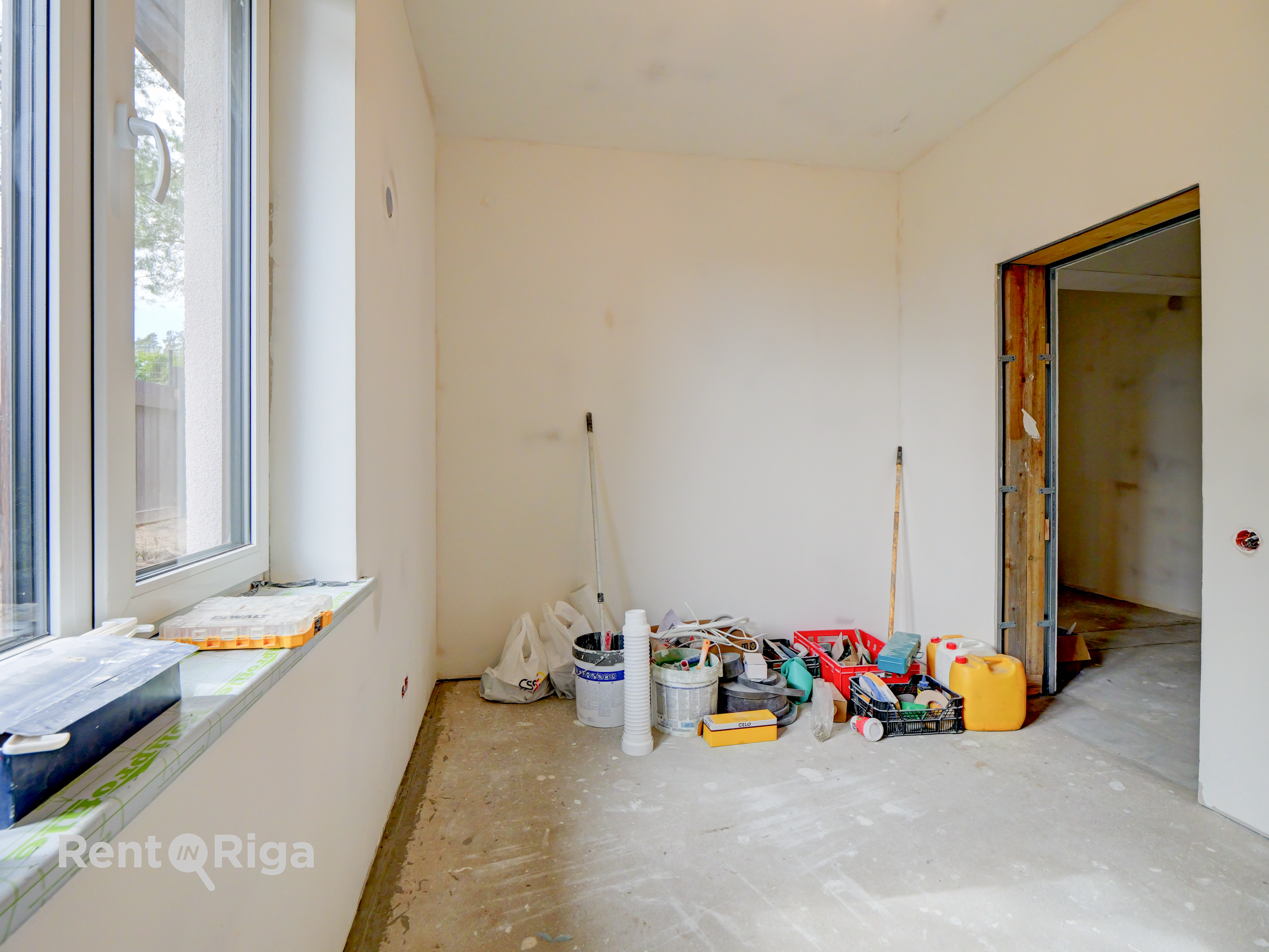 Izīrē māju, Jaunaustras iela - Attēls 1