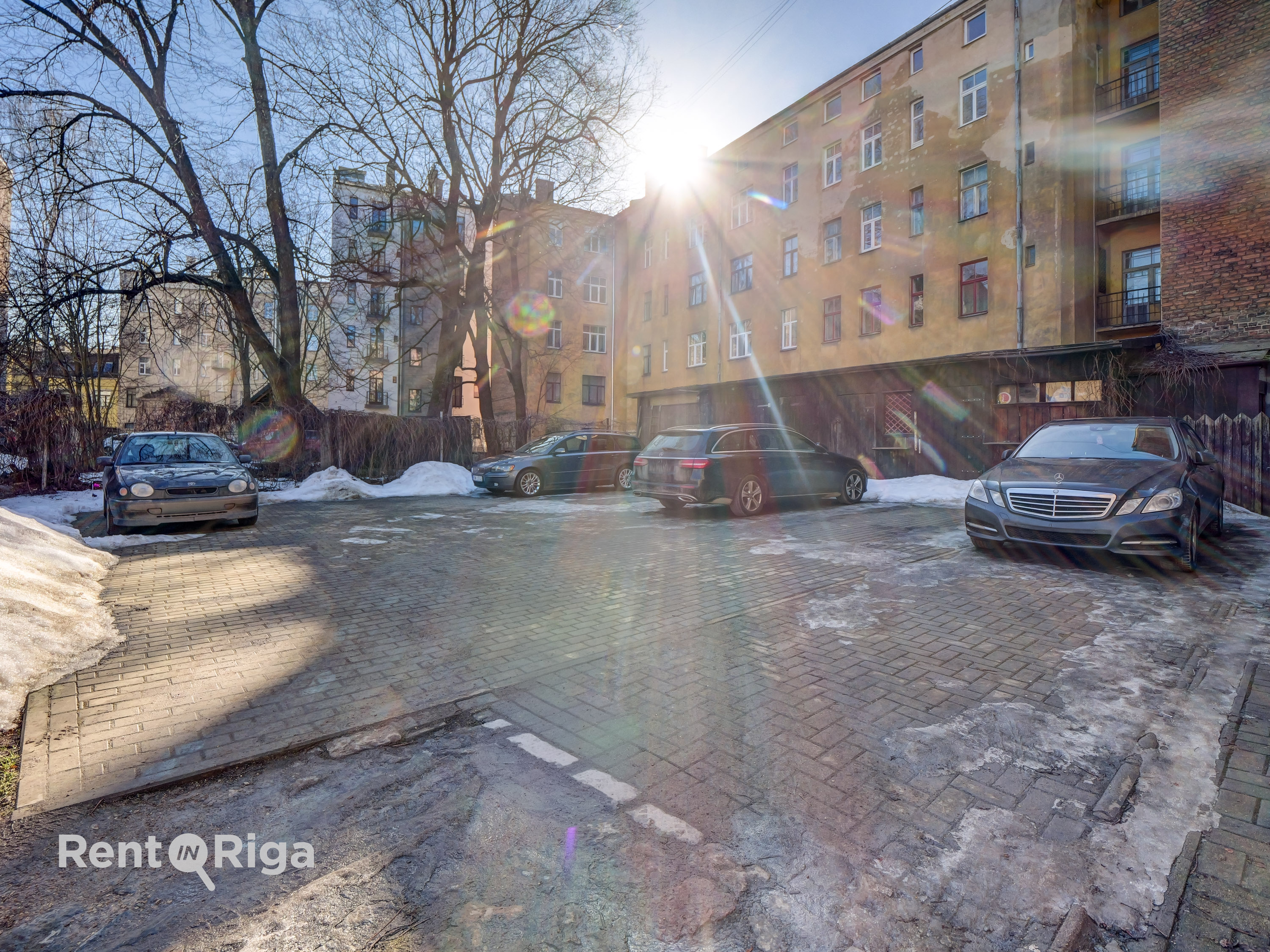 Pārdod dzīvokli, Miera iela 12 - Attēls 1