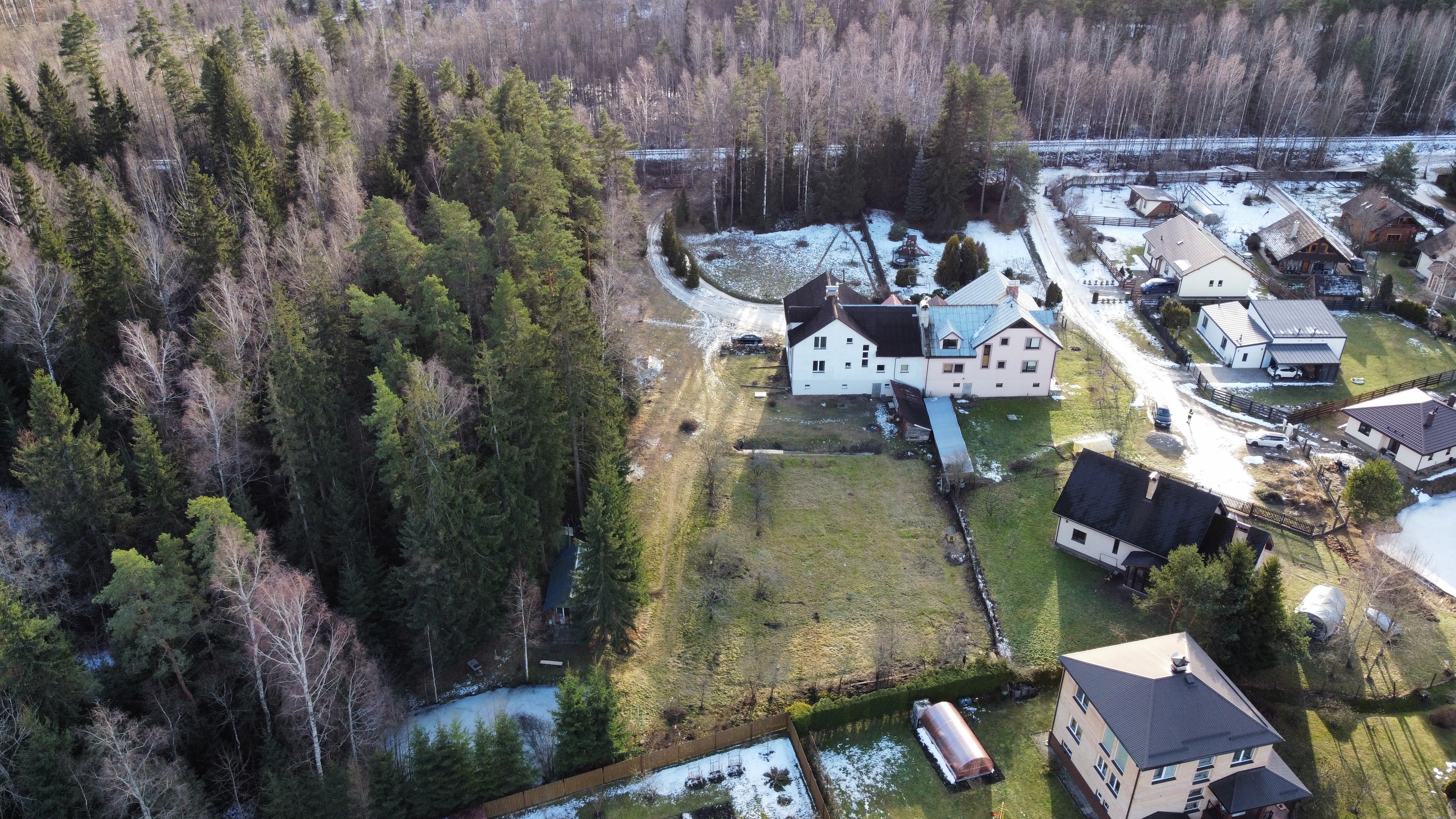 Pārdod māju, Lejasaustrumi iela - Attēls 1