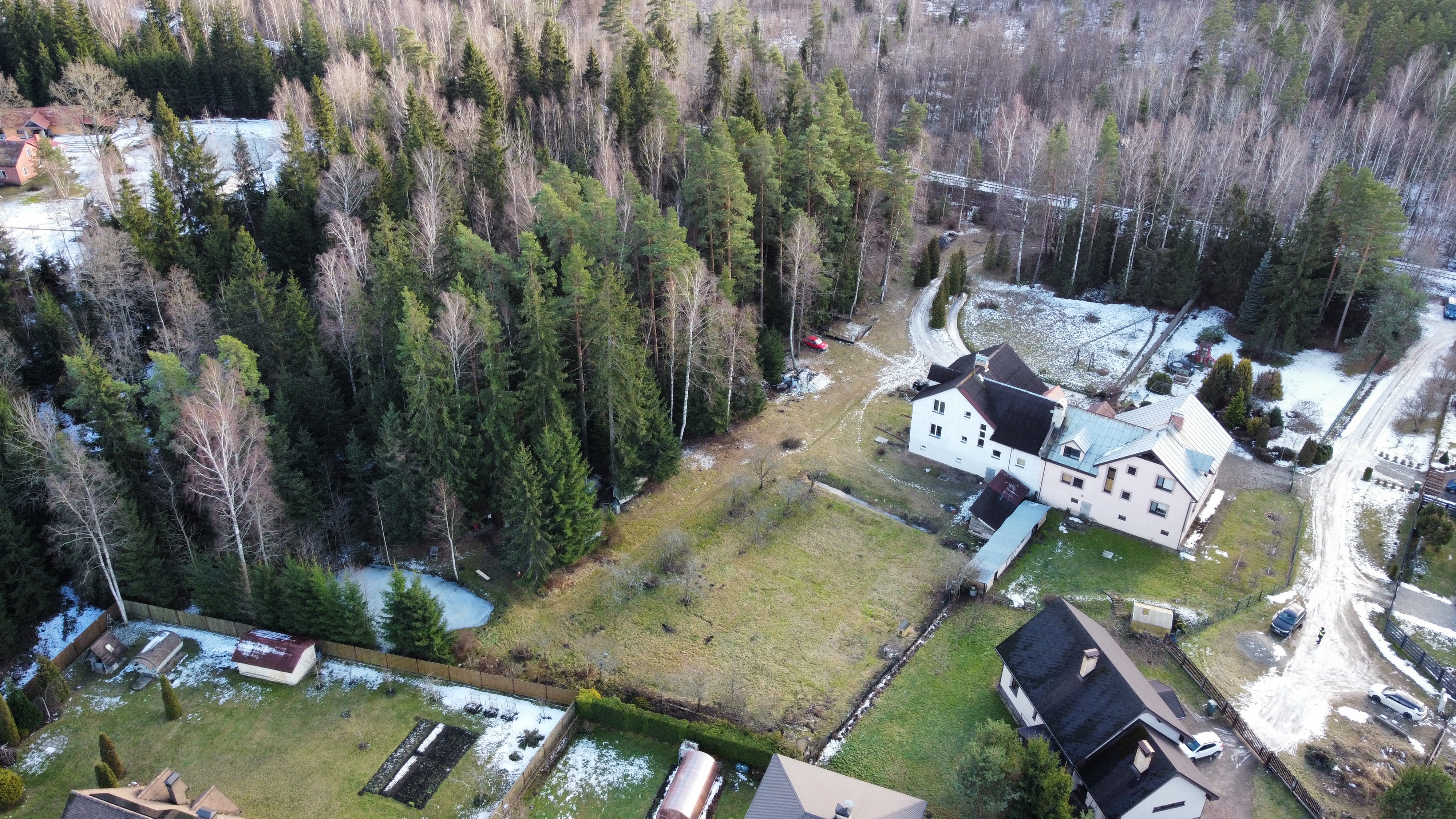Pārdod māju, Lejasaustrumi iela - Attēls 1