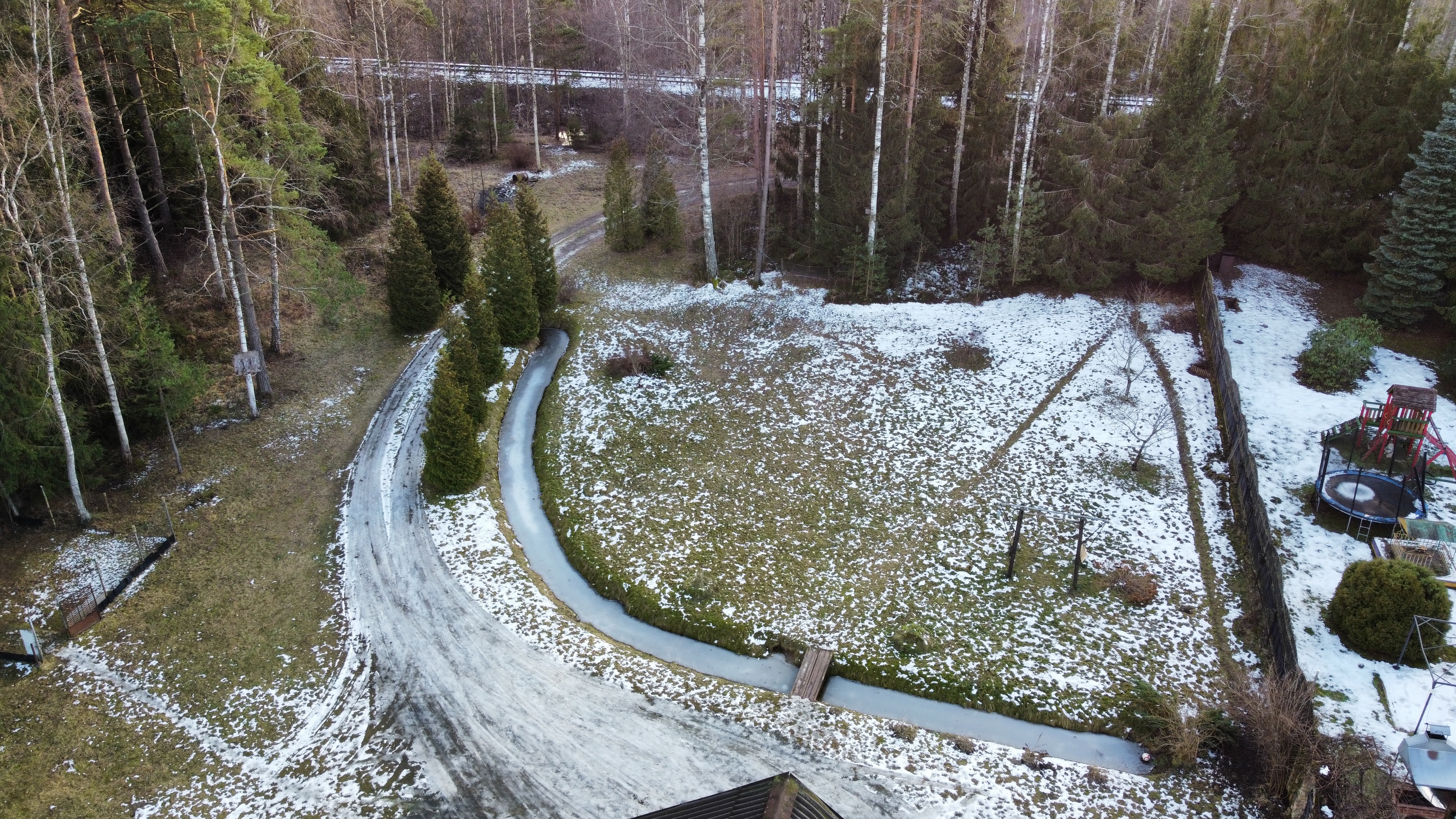 Pārdod māju, Lejasaustrumi iela - Attēls 1
