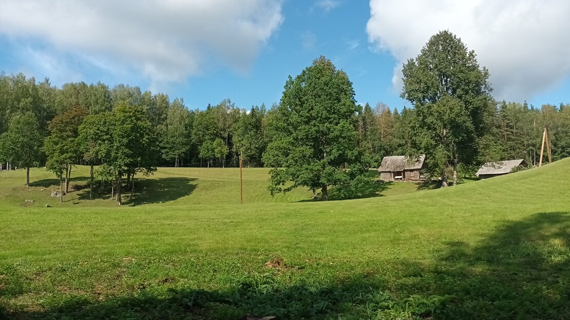 Pārdod zemi, Ielejas iela - Attēls 1