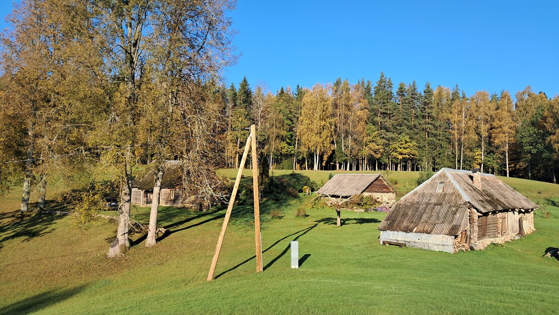 Pārdod zemi, Ielejas iela - Attēls 1