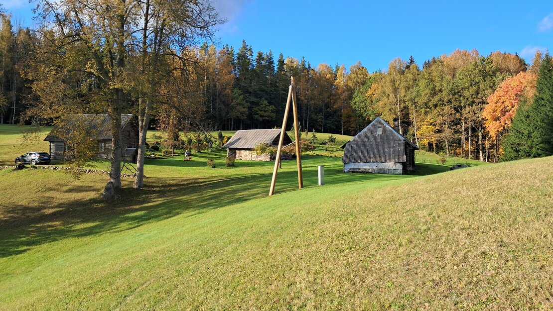 Pārdod zemi, Ielejas iela - Attēls 1