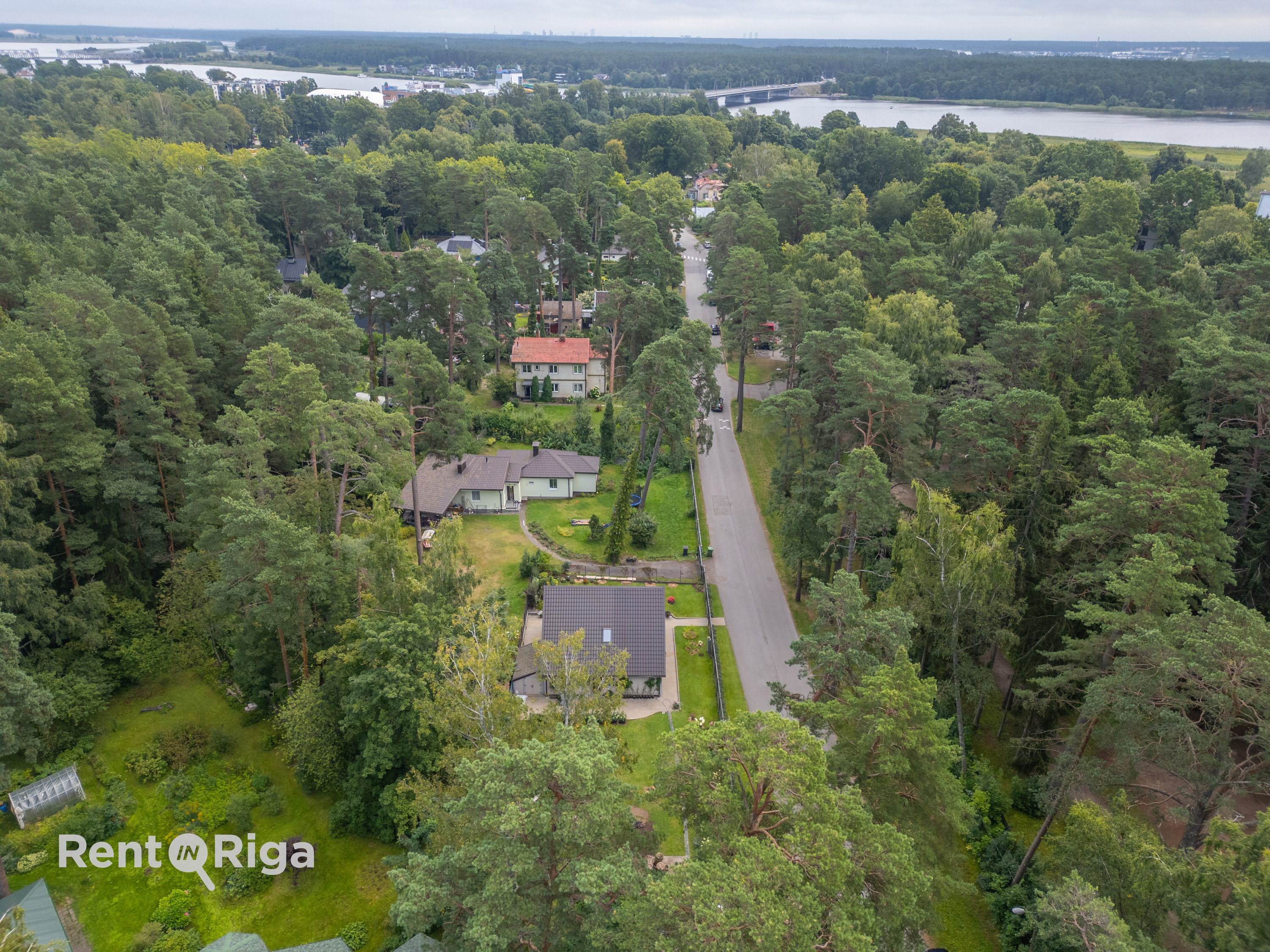 Pārdod zemi, Viestura iela - Attēls 1