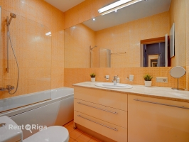 Raiņa bulvāris 2 - Attēls