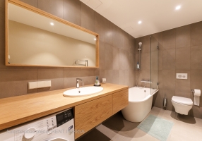 Dzirnavu 83 - Attēls