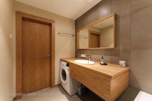 Dzirnavu 83 - Attēls