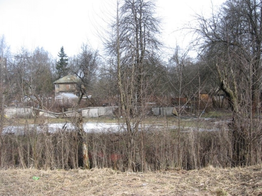 Pārdod zemi, Akāciju iela - Attēls 1