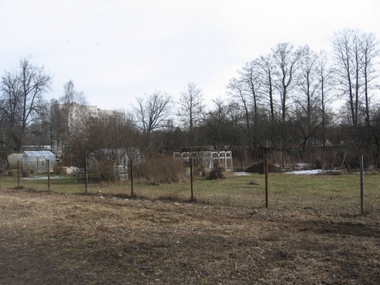 Pārdod zemi, Akāciju iela - Attēls 1