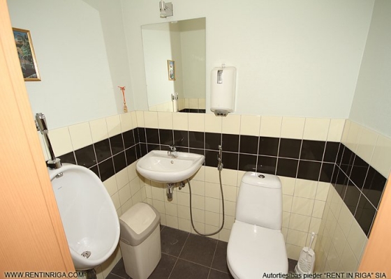 Pārdod māju, Cidonijas iela - Attēls 1