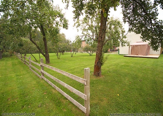 Pārdod māju, Cidonijas iela - Attēls 1