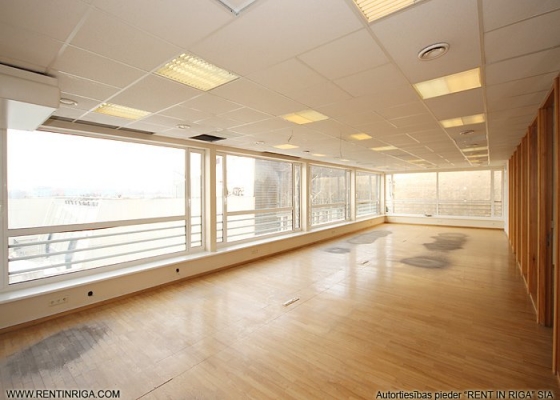 Property building for rent, 11. novembra krastmala - Image 1