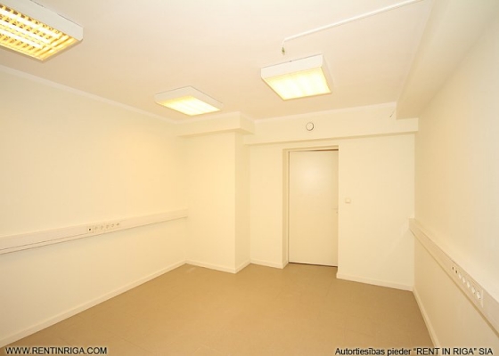 Property building for rent, 11. novembra krastmala - Image 1