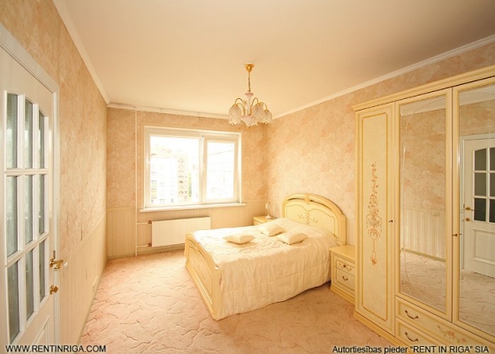 Pārdod dzīvokli, Ozolciema iela 20 - Attēls 1