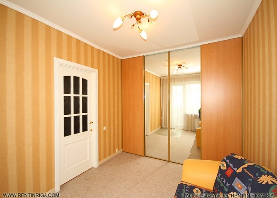 Pārdod dzīvokli, Ozolciema iela 20 - Attēls 1