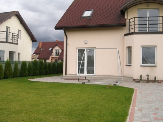 Izīrē māju, Veczariņu iela - Attēls 1