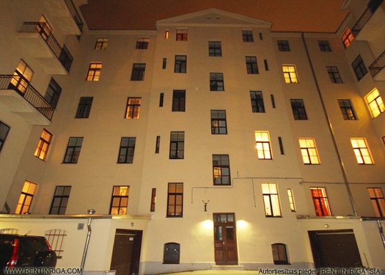 Pārdod dzīvokli, Ausekļa iela 2 - Attēls 1