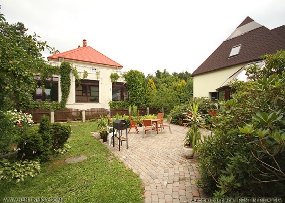 Pārdod māju, Viršu iela - Attēls 1