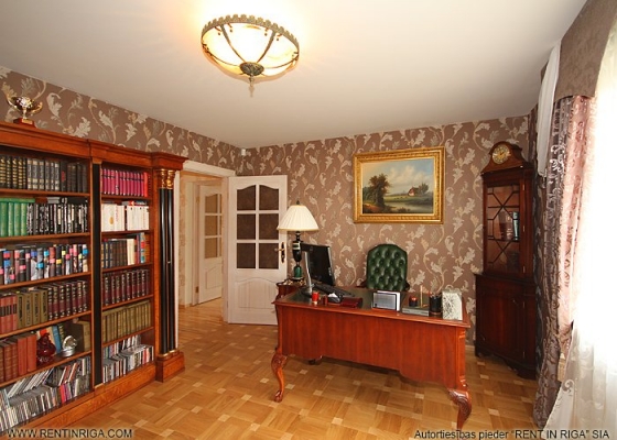 Pārdod māju, Viršu iela - Attēls 1