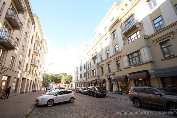Apartment for rent, Strēlnieku street 1a - Image 1