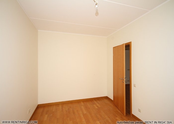 Pārdod dzīvokli, Jaunlazdu iela 14 - Attēls 1