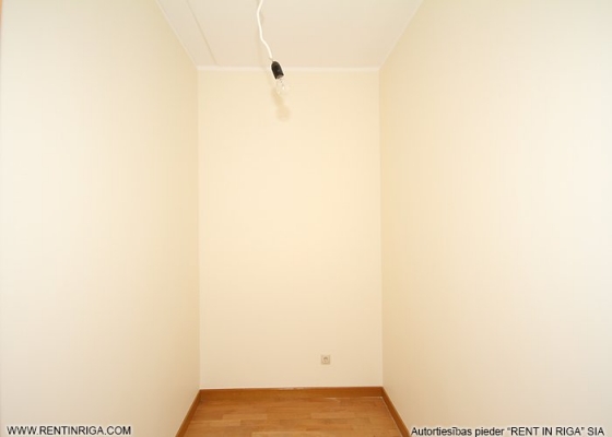 Pārdod dzīvokli, Jaunlazdu iela 14 - Attēls 1