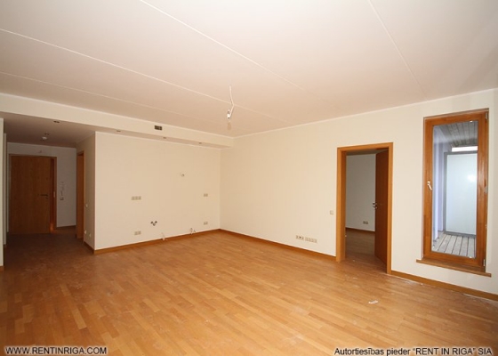 Pārdod dzīvokli, Jaunlazdu iela 14 - Attēls 1