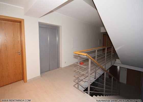 Pārdod dzīvokli, Jaunlazdu iela 14 - Attēls 1