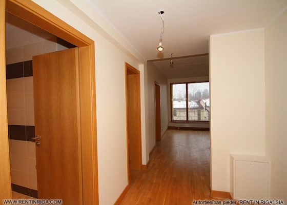 Pārdod dzīvokli, Jaunlazdu iela 7 - Attēls 1