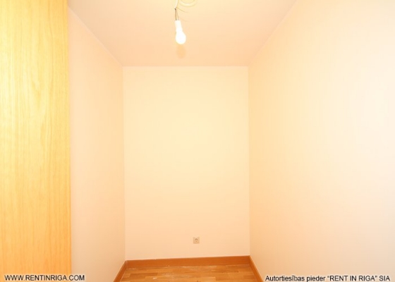 Pārdod dzīvokli, Jaunlazdu iela 7 - Attēls 1