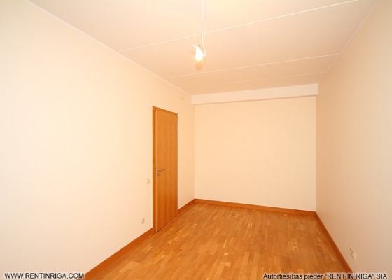 Pārdod dzīvokli, Jaunlazdu iela 7 - Attēls 1