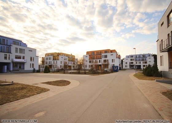 Pārdod dzīvokli, Jaunlazdu iela 7 - Attēls 1