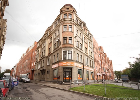 Pārdod namīpašumu, Sadovņikova iela - Attēls 1