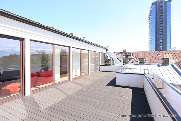 Pārdod dzīvokli, Skolas iela 4 - Attēls 1