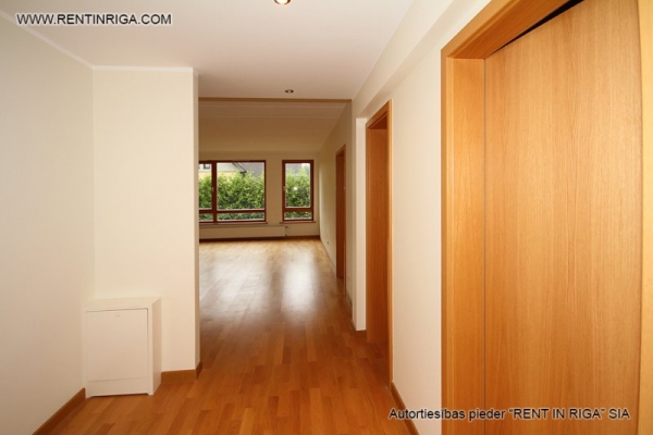 Pārdod dzīvokli, Jaunlazdu iela 12 - Attēls 1