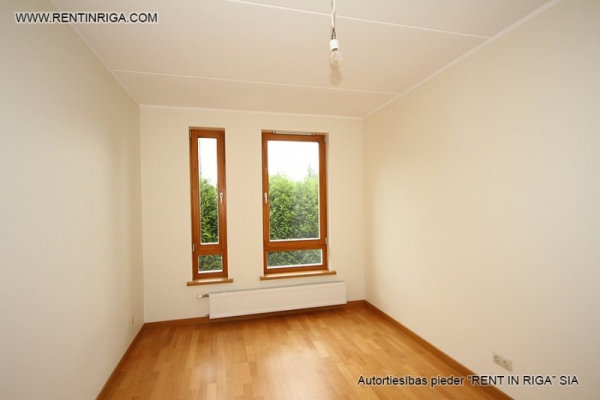 Pārdod dzīvokli, Jaunlazdu iela 12 - Attēls 1