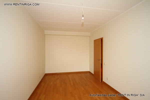 Pārdod dzīvokli, Jaunlazdu iela 12 - Attēls 1